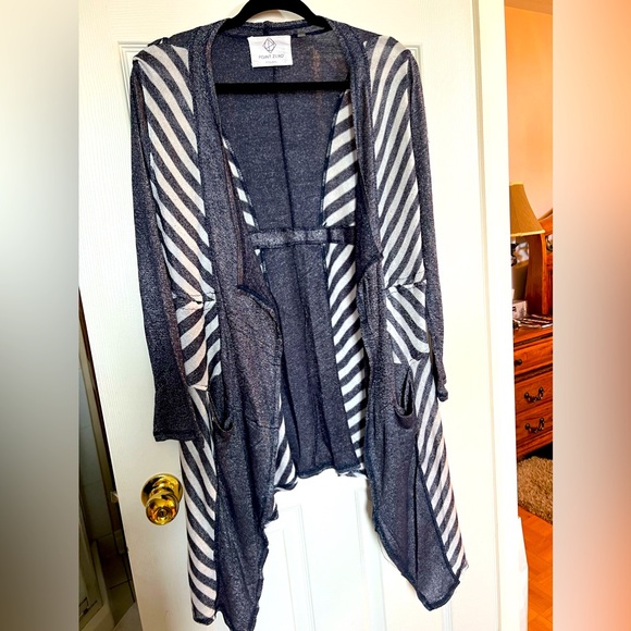 Dark blue and white cardigan. - Picture 1 of 3